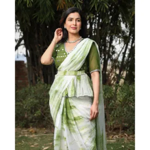 ชุดเดรสส่าหรีผ้ามิราซีสีเขียวลายมัดย้อมของมาอิชา พร้อมลวดลายสะท้อนแสงที่เป็นเอกลักษณ์ - Product Image 3