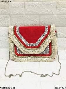 Bolso de mano de diseñador artesanal con bordado de piedras y cuentas bohemias Banjara para damas que mezclan la tradición con el estilo - Product Image 2