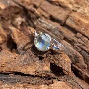 Bague élégante en pierre de lune arc-en-ciel, coupe ovale, certifiée IGI, faite à la main en argent sterling 925, cadeau élégant pour femmes - Product Image 6