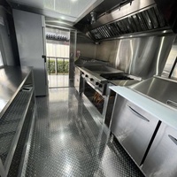 Unité de restauration mobile commerciale à double essieu en acier inoxydable noir élégant, résistant à la rouille, plateforme ouverte, restauration rapide