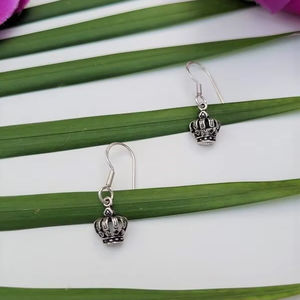 Pendientes de tuerca de corona de alto grado más vendidos directamente del proveedor indio joyería de moda brillante - Product Image 1