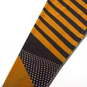 Rashguard anti-UV UPF50 + avec logo personnalisé, vente en gros de rashguard unisexe de haute qualité en spandex/nylon durable et respirant - Product Image 4