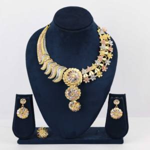 ขายส่งชุดเครื่องประดับเทียมหรูหรา3โทนสำหรับผู้หญิงสร้อยคอแฟชั่นพร้อมวัสดุทองเหลืองไตรสีเครื่องประดับมีสไตล์ - Product Image 2