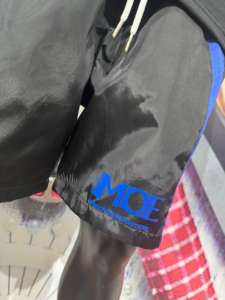 2024เซ็ตเสื้อยืดและกางเกงขาสั้นสำหรับผู้ชายทรงสลิมฟิตพร้อมโลโก้และดีไซน์แบบระบายอากาศได้ตามต้องการ - Product Image 5