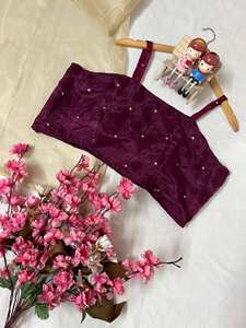 Ensemble Kurta élégant pour femmes indiennes avec encolure brodée et glands assortis à des bas de jambe larges pour les festivals et les événements - Product Image 3