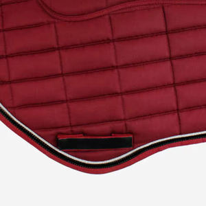 Tapis de selle d'équitation et instruments vétérinaires pour l'équitation efficace et les soins médicaux - Product Image 2