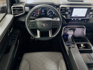 Toyota Tundra SR5 2025 d'occasion en excellent état - Product Image 4