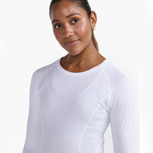 Nouveauté Vêtements de sport design blancs pour femmes, chemises de compression mélangées de polyester et d'élasthanne avec logo et design personnalisés - Product Image 5