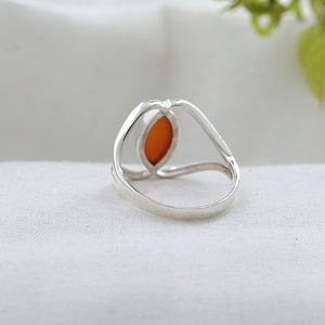 Anillo de plata de ley 925 maciza, joyería fina hecha a mano, con engaste clásico de piedra lunar. - Product Image 4