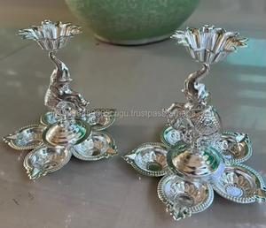 Elefantes bailando 5 Diya Stand, mecha de aceite Diyas templo decoración hogar Decoración Diwali retorno regalo indio Boda REGALOS Shagun Favor - Product Image 1