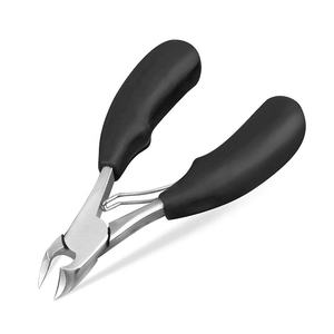 Coupe-ongles en acier inoxydable robuste Pinces de beauté pour manucure avec poignée en caoutchouc noir et action de ressort pour les doigts - Product Image 3