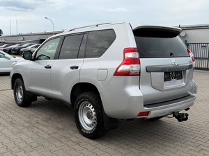 รถยนต์มือสองปี 2015 รุ่น Prado SUV เครื่องยนต์เบนซิน Aspire 2.7L เกียร์อัตโนมัติ พวงมาลัยซ้าย 7 ที่นั่ง ล้อแม็ก R17 ภายในสีเข้ม เบาะผ้า - Product Image 5
