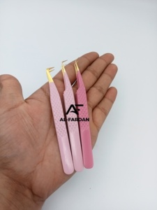 แหนบดัดขนตาปลายแหลม 90 องศา สแตนเลส สีชมพูอ่อน รุ่นขายดี พร้อมขาตั้งพลาสติก - Product Image 5