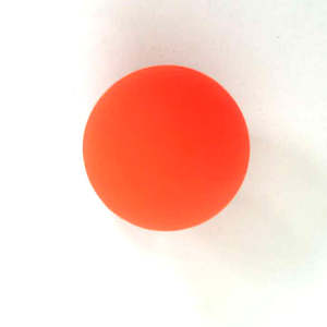 ลูกบอลฮอกกี้สีขาวสำหรับการแข่งขันกีฬาลูกบอลพีวีซีสีขาวมีรอยบุ๋มลูกฮอกกี้โลโก้และออกแบบตามสั่ง - Product Image 6