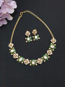 Ensemble collier et boucles d'oreilles à pois Kundan floral élégant pour femmes collier de mariée à fleurs bijoux floraux classiques pour mariage - Product Image 2