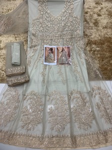 Vestido Anarkali Advika Dorado de Aashirwad Creation para Mujer, para Bodas y Fiestas, a un Precio Accesible, Vestido de Novia - Product Image 6