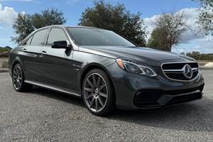 Mercedes-Benz E63 S AMG Sedán 2015 Usado, 40000 Millas, 577 HP, Motor V8 Biturbo, Tracción en las Cuatro Ruedas, Diseño en Gris Grafito Metálico - Product Image 2