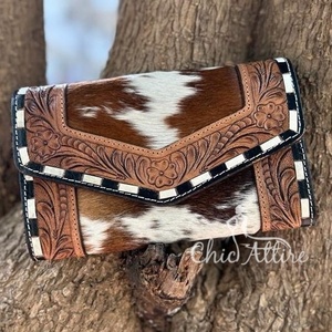 กระเป๋าคลัทช์แบบใหม่สำหรับผู้หญิงกระเป๋าคลัทช์แกะสลักด้วยมือมีสไตล์ตะวันตกกระเป๋าสตางค์ขนสัตว์หนังวัวใช้งานได้หลากหลาย - Product Image 1