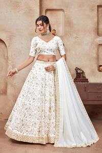 Tenue indienne traditionnelle élégante Vishitra Lehenga Choli pour les fêtes de mariage et les événements de réception disponibles au meilleur prix - Product Image 2