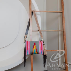 Nouvel arrivage de sac à main à franges en cuir repoussé aztèque de style occidental pour femmes couverture de selle vintage unique du sud-ouest sac à bandoulière pour femmes - Product Image 5