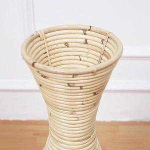 Vase à fleurs de style Art déco vintage en rotin naturel - Product Image 2