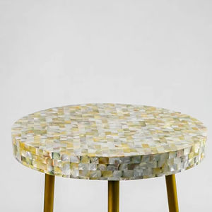 โต๊ะข้างไม้มะม่วงทำมือ: ตกแต่งโลหะลายนูนสีงาช้าง - Product Image 1