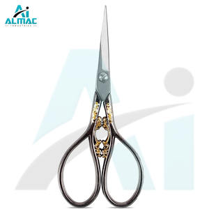 ALMAC Mini ciseaux à broder en acier inoxydable de haute qualité Belle source d'alimentation manuelle au design vintage plaqué or noir - Product Image 1