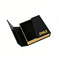 Boîte en carton à rabat magnétique personnalisée de qualité supérieure pour les cadeaux de parfum et de bougies, logo imprimé avec un vernis UV localisé, emballage pour chaussettes