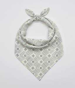 Bandana carré en coton 100% FABRIA, couleur personnalisée, motif de points dessinés à la main, 21x21 pouces, séchage rapide, respirant pour la vente en gros - Product Image 5