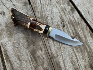 Couteau de chasse et de camping artisanal en acier D2, manche en corne, bord dentelé, couteau à dépecer personnalisé pour l'extérieur, service OEM, garantie de 3 ans - Product Image 4