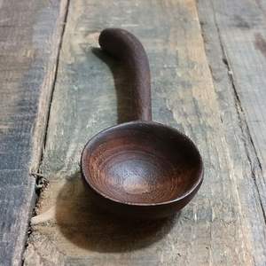 Cuillère à café en bois artisanale durable offrant des mesures constantes, compagnon idéal pour les baristas et les cuisines domestiques - Product Image 2