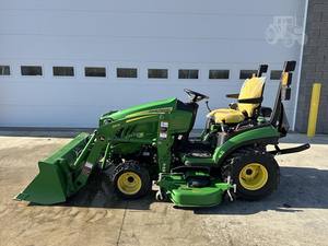 Tracteur John Deere 1025R, transmission 4x4, puissance nominale de 100 CV pour l'agriculture - Product Image 3