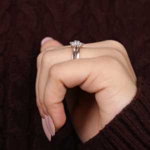 Bague en diamant de laboratoire floral en grappe en argent/platine/or, collection de bijoux de luxe pour femmes - Product Image 3