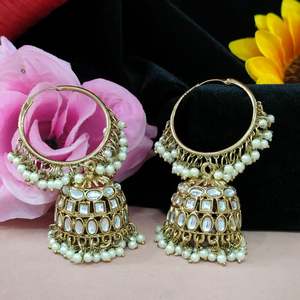Elegantes aros redondos colgantes Kundan Jhumkas Pendientes Kundan de acrílico de calidad fina con mezcla de base clásica de estilo contemporáneo - Product Image 2