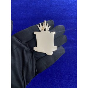 Pendentif Couronne SHREYA DIAM de Luxe Plaqué Or avec Moissanite, Lettre Micro-Pavée, Design Givré, Style Hiphop Unisexe, Idéal au Quotidien et pour Anniversaire - Product Image 4