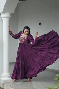 Vêtements de soirée pour femmes de qualité supérieure Designer Faux Georgette Brodé Pakistanais Salwar Kameez - Product Image 4
