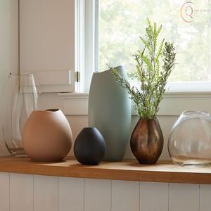 Premium-Grade Handcrafted Aluminium Flower <b>Vase</b> with <b>Unique</b> Carved Patterns for Hotel Aesthetics - Product Image 4