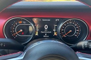 Jeep Wrangler Unlimited Rubicon 2023, Tracción en las Cuatro Ruedas, Turbo, Volante a la Izquierda, Cuero de Lujo, Automático, Coupé, Gasolina/Petróleo Oscuro, Bajo Kilometraje - Product Image 4