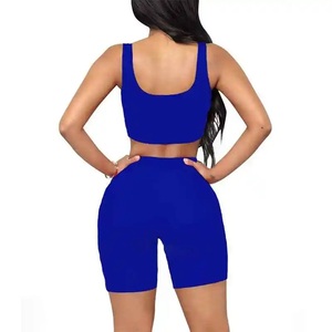 Ensemble de sport pour femme : soutien-gorge court et short mi-long, idéal pour les squats et l'entraînement, fabriqué en Spandex et Polyester, couleur unie. - Product Image 2