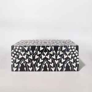 กล่องเครื่องประดับไม้สลักลายดอกไม้สีดำและสีขาวทำด้วยมือมีความทนทาน - Product Image 2