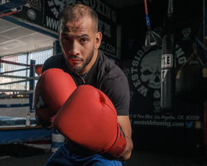 Top Quality Men Boxing-gloves Made with Genuine Leather With Custom Logo Or Design For PRO Player - Product Image 5