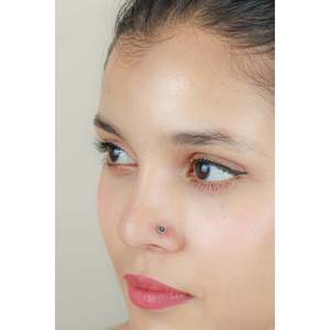 จิวเวลรี่จมูกเงินแท้ 925 ลายสมอเรือวินเทจ ประดับด้วยเทอร์ควอยซ์ โอปอล และเพชร ตัวเรือนทำจากไทเทเนียม 14K และโลหะผสม ดีไซน์แบบวินเทจ Nazakat - Product Image 2