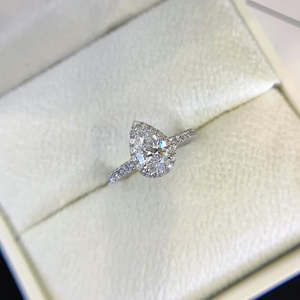 Anillo de Diamantes de Laboratorio con Certificación IGI, Corte Pera, 2.00ctw, Halo, Corte Catedral, DEF VVS-VS, Joyería Elegante para Boda - Product Image 4