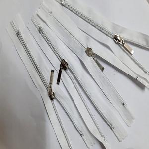 Fabricantes de Cierres al por Mayor Ecológicos # Cremallera de nailon de 5 hilos con extremo cerrado para uso en prendas de vestir, con plazo de entrega de muestra de 7 días desde el origen. - Product Image 2