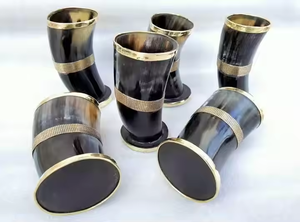 Vidrio de cuerno para beber vikingo corto hecho a mano para decoración de mesa por tradebit - Product Image 3