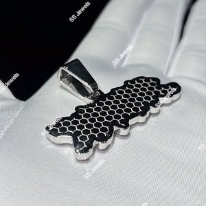 Pendentif personnalisé en argent sterling 925 plaqué rhodium avec lettres AD en cristal de moissanite VVS, design glacé, serti à griffes - Product Image 6