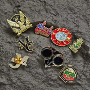 Pièces de monnaie personnalisées sur le thème des animaux d'anime, en émail, style pop culture, en métal Kawaii, tendance, pour Comic Con aux États-Unis et sacs à dos, vente en gros - Product Image 2