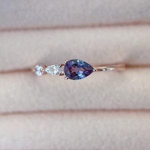 แหวนอเล็กซานไดรต์ทรงลูกแพร์ ชุบทองคำชมพู 14K เงินแท้ 925 แหวนหมั้นทรงหยดน้ำ แหวนสัญญาเรียบหรู แหวนแต่งงานคลาสสิก - Product Image 6