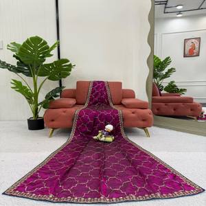 Saree de créateur dernier cri avec fil à paillettes et chemisier de qualité supérieure non cousu en soie Mono Benglori incluse - Product Image 4