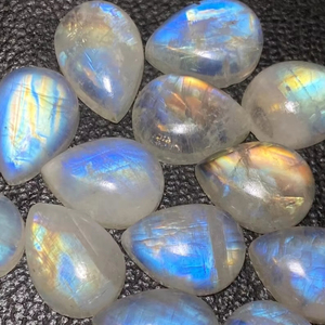 Venta al por mayor maravilloso azul fuego Arco Iris piedra lunar forma de pera cabujón pulido a mano calibrado piedra preciosa Color blanco Natural - Product Image 1
